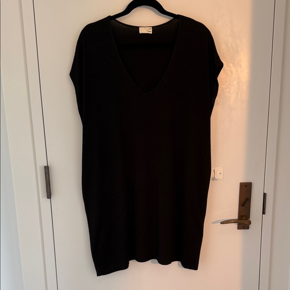 Wilfred Free Black V-Neck Tunic Dress with Pockets